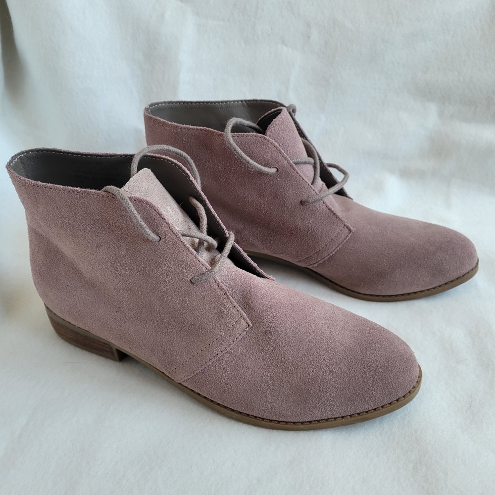 Steven Madden lavender suede lace up low heel ankle booties, size 8B